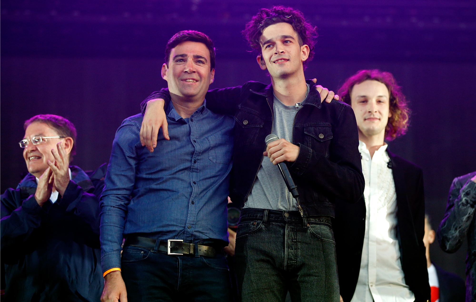 Matty Healy of The 1975 pays tribute to the Manchester bombing victims with Mayor of Manchester Andy Burnham during Parklife Festival 2017 (Photo by Matthew McNulty/Getty Images)