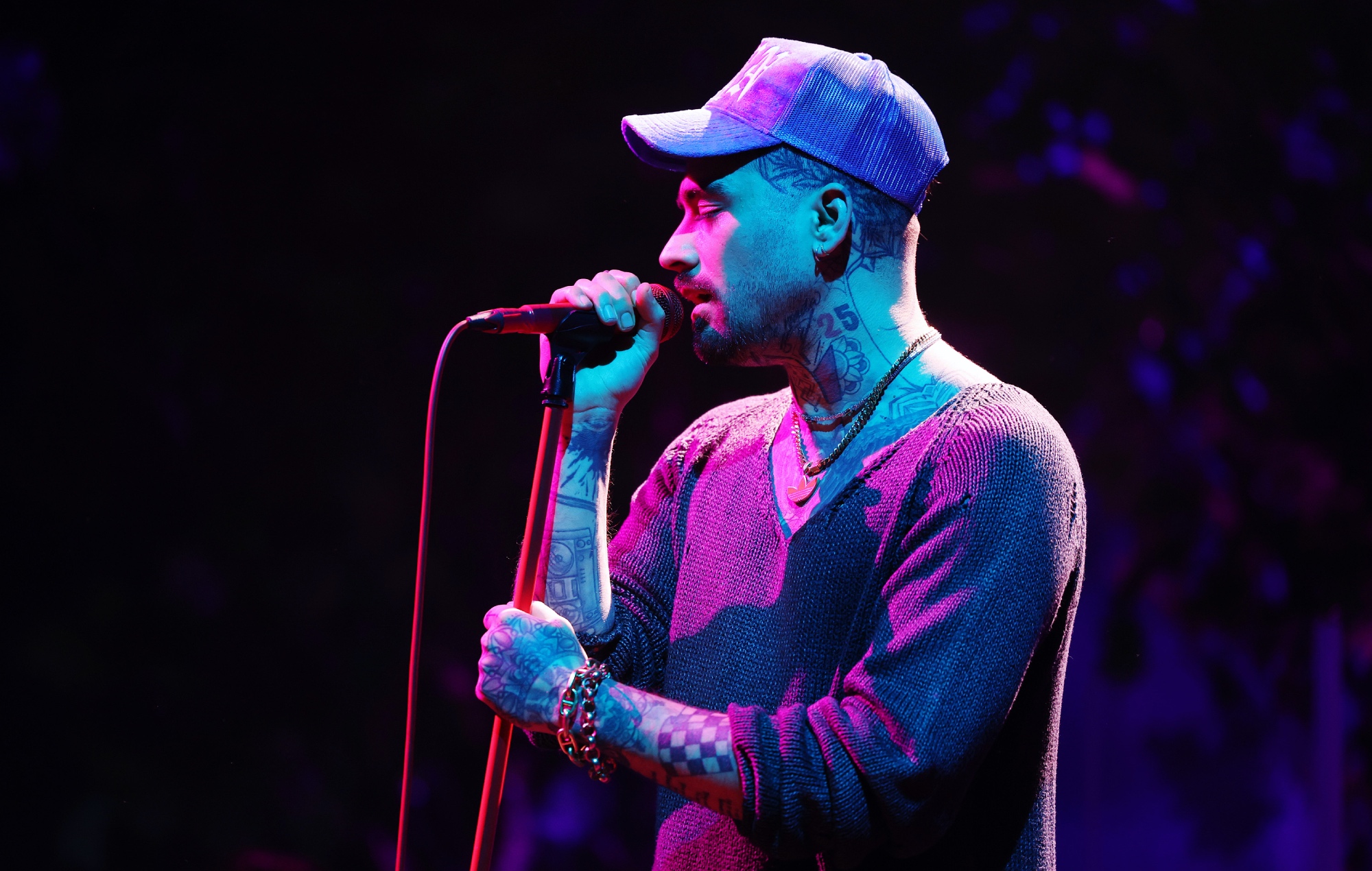 Zayn Malik performing live on stage, photo by Kevin Mazur/Getty