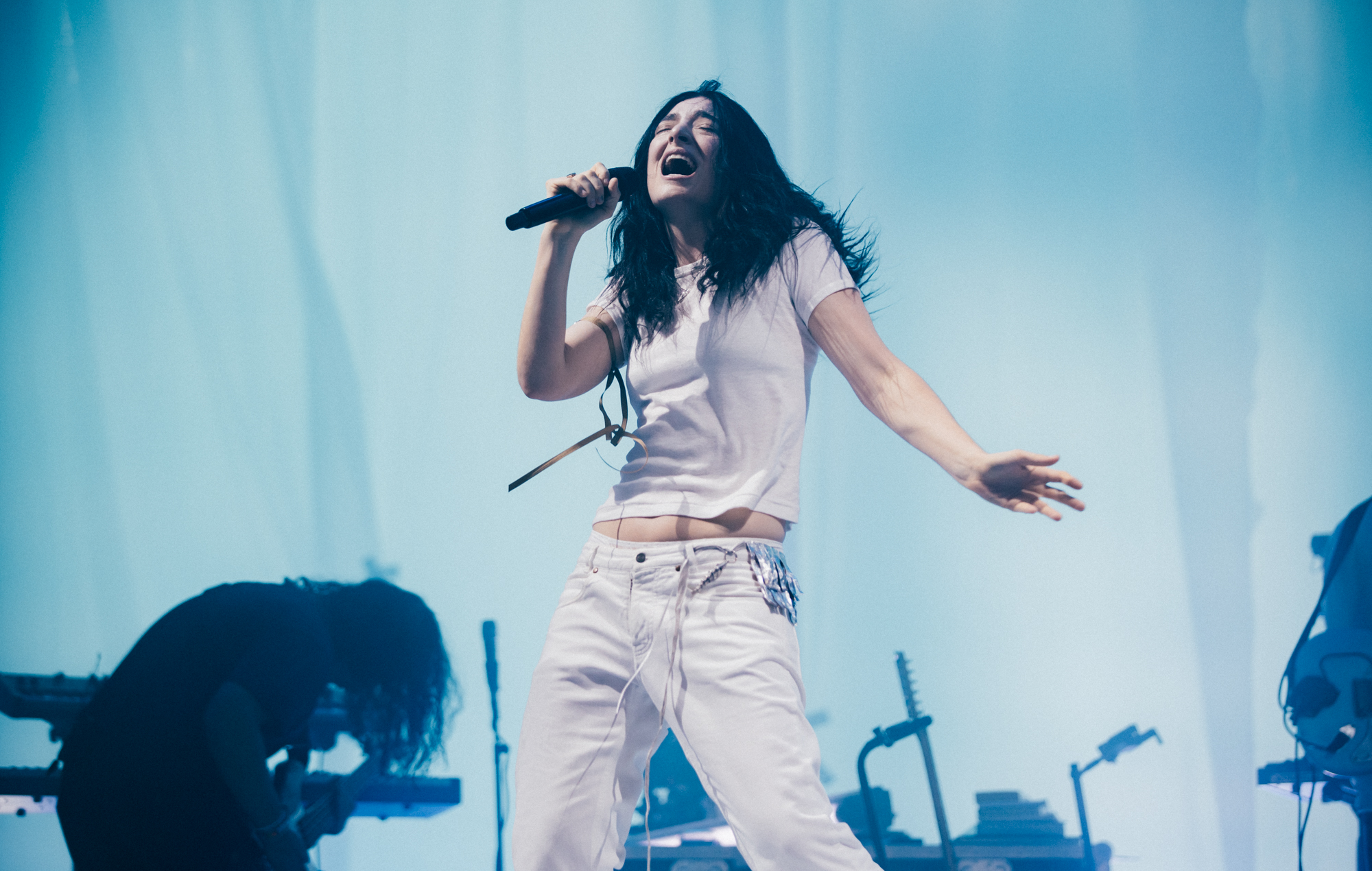Lorde live at Glastonbury 2025. Credit: Derek Bremner for NME