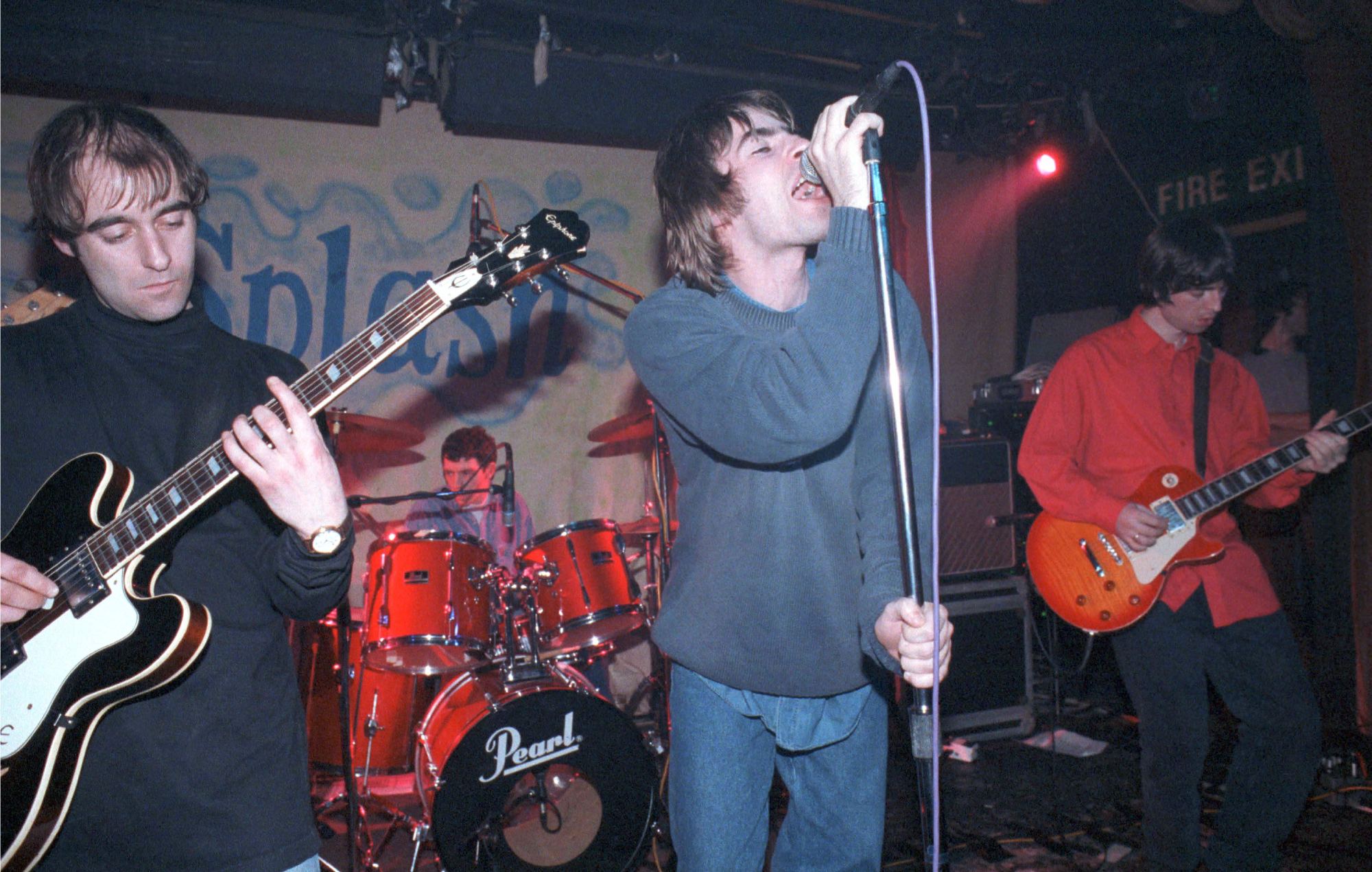 Oasis live at The Water Rats in London in their early days, 1994. Credit: Ian Dickson/Redferns