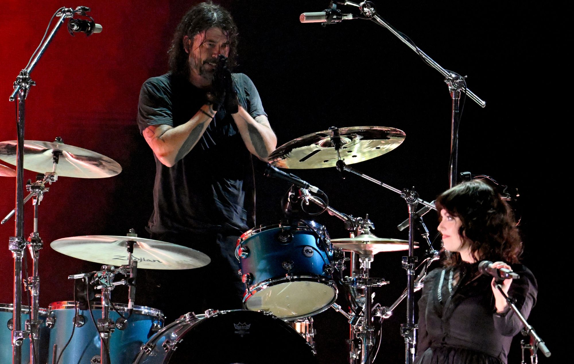 Violet Grohl performs with Dave Grohl in 2025