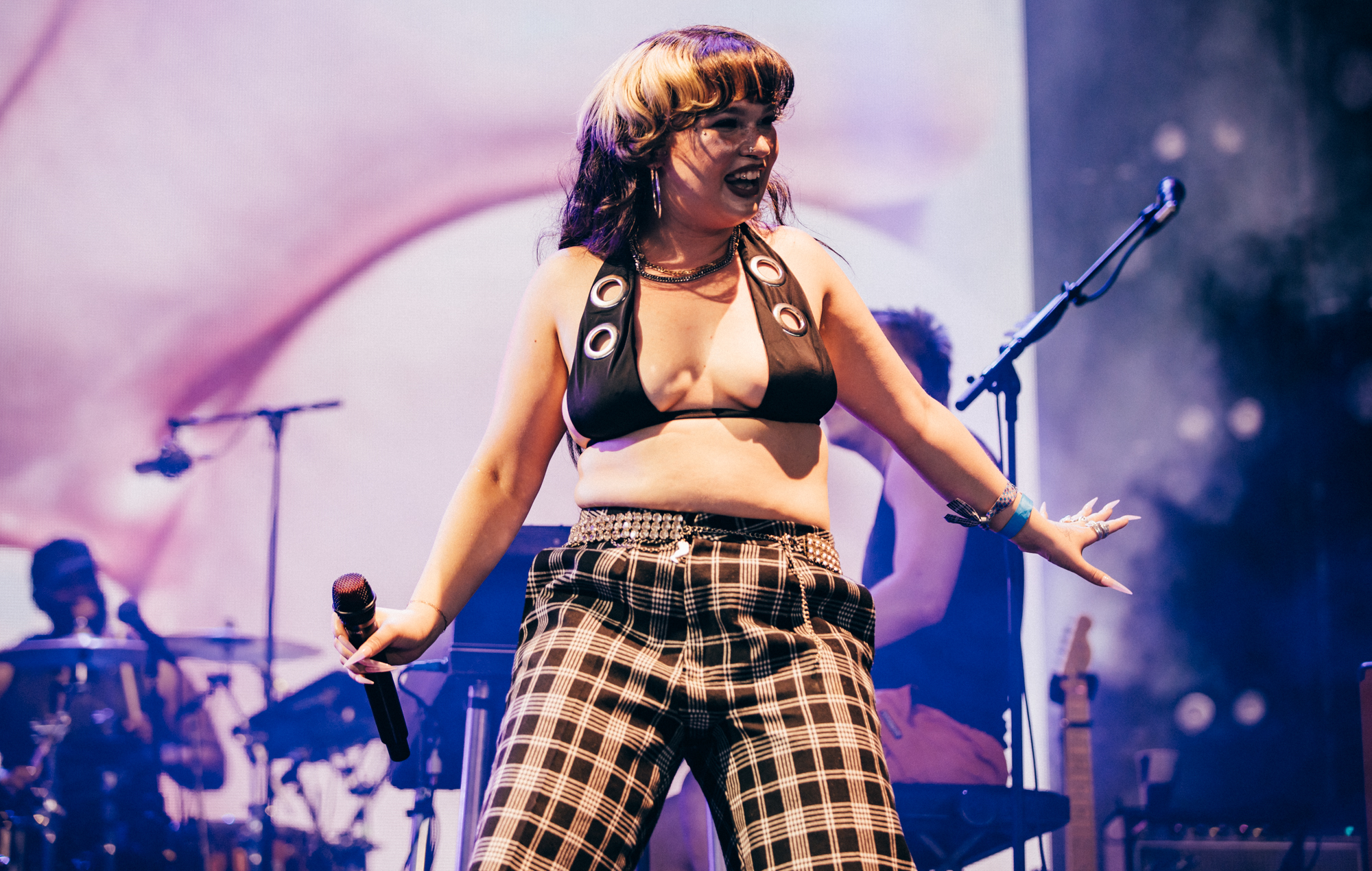 Lola Young performs at Glastonbury 2025, photo by Derek Bremner