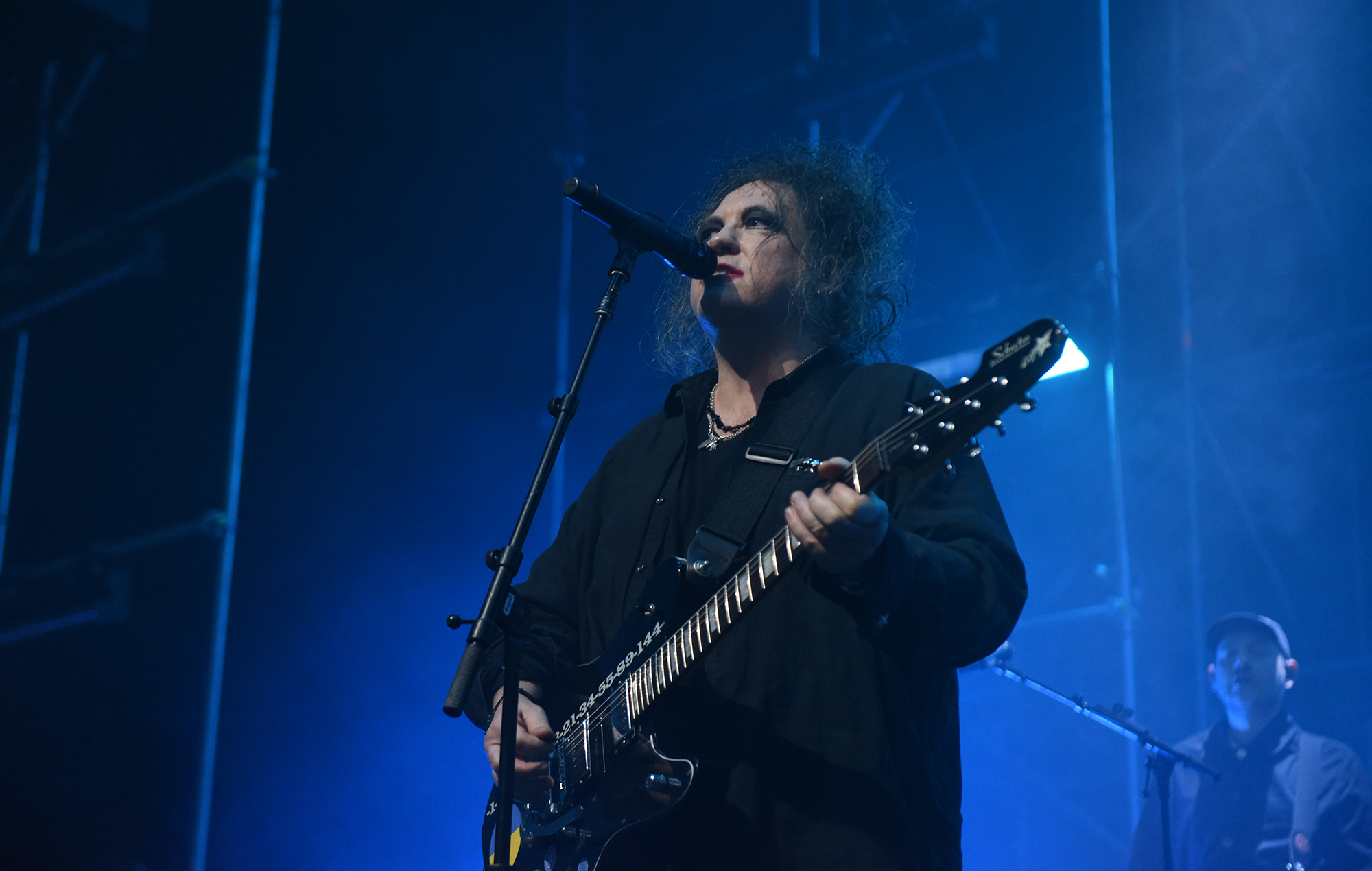 Robert Smith of The Cure performing at the BandLab NME Awards 2022, photo by Jennifer McCord