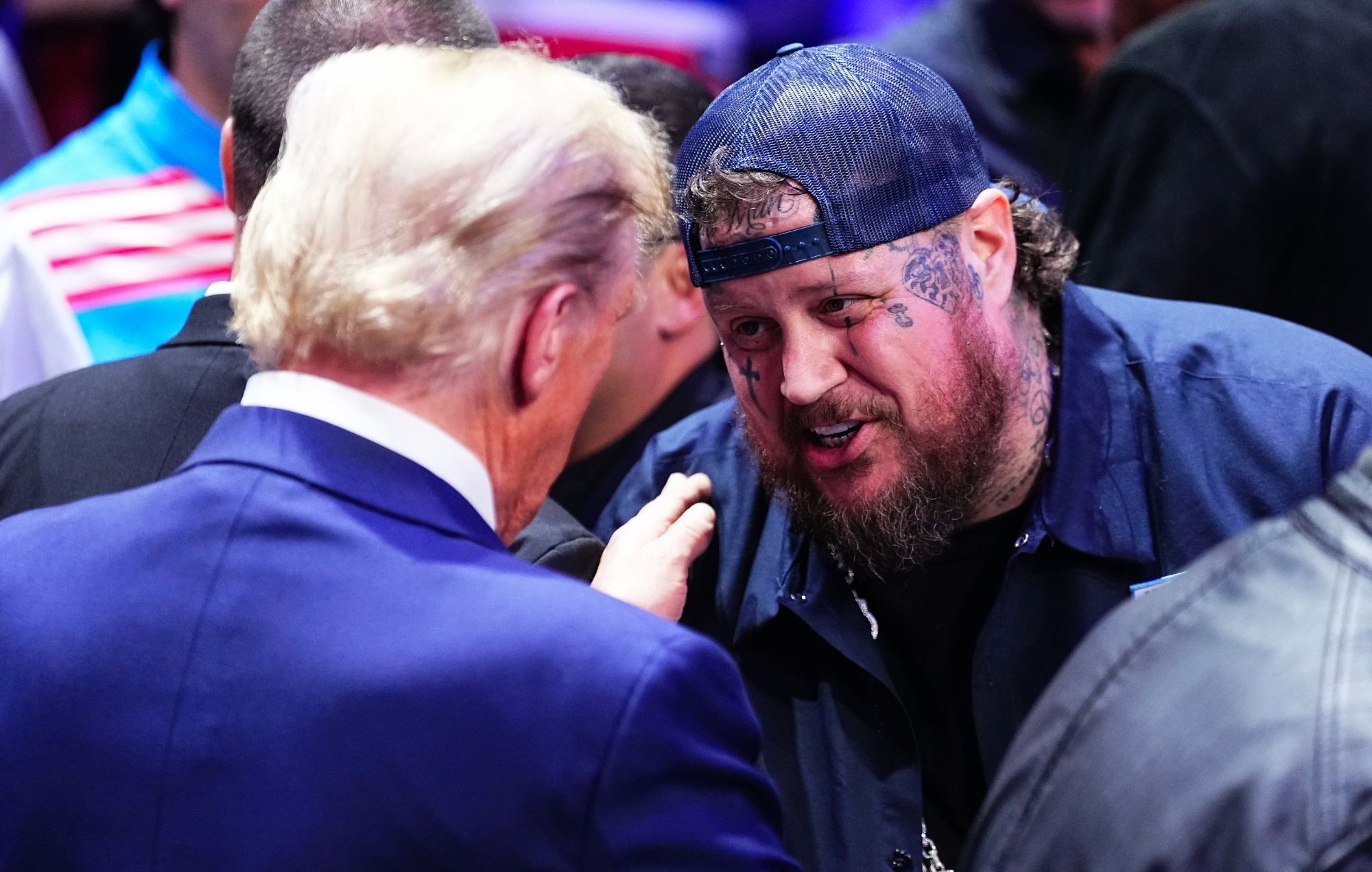 Jelly Roll shakes hands with Donald Trump in 2024