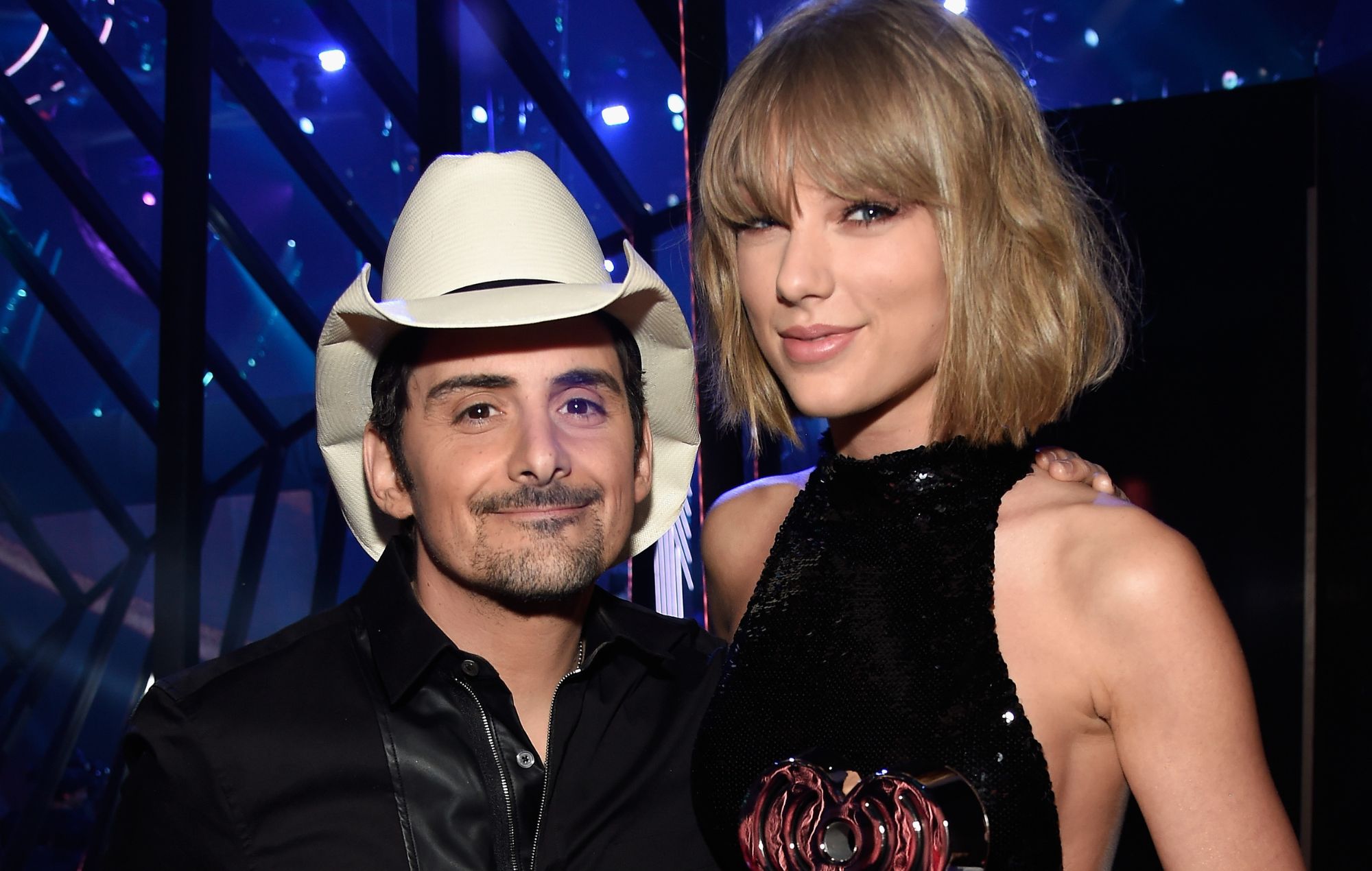 Brad Paisley (L) and Taylor Swift in 2016
