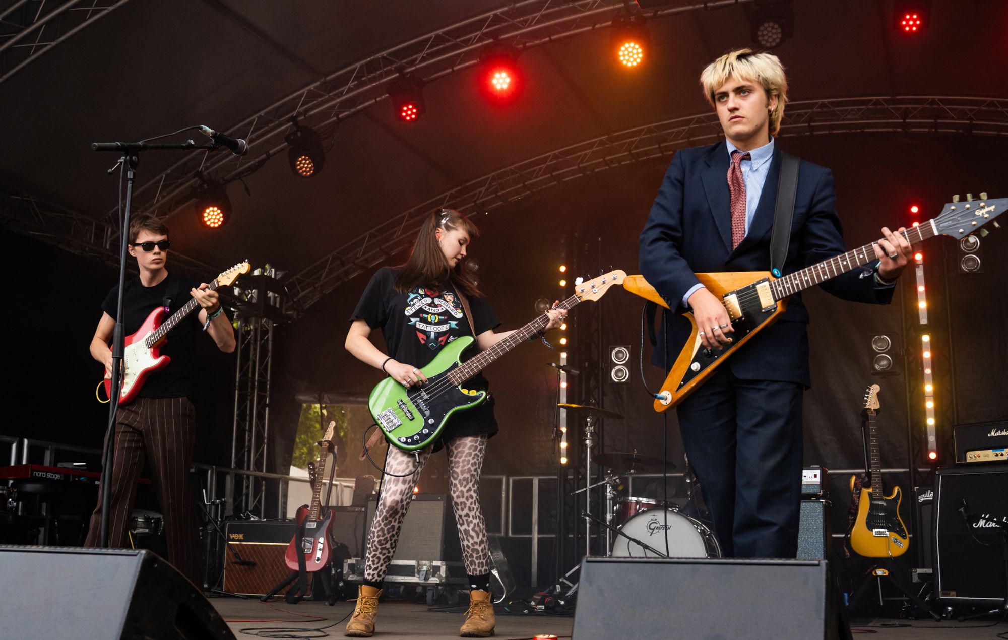 Man/Woman/Chainsaw perform in 2025