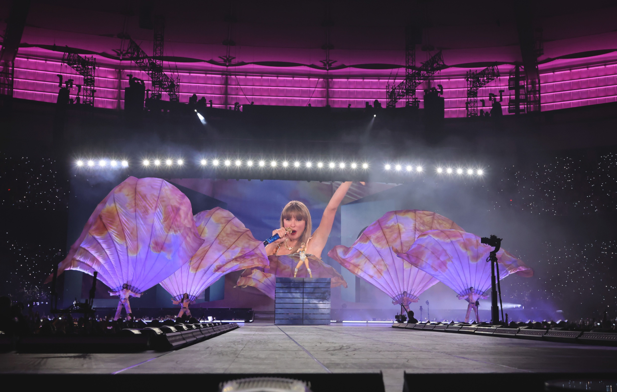 Taylor Swift performing live on stage during the 'Eras Tour', photo by Kevin Winter/TAS24/Getty Images for TAS Rights Management