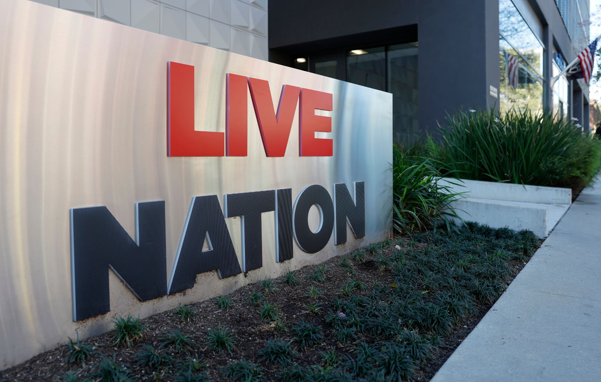 Live Nation logo