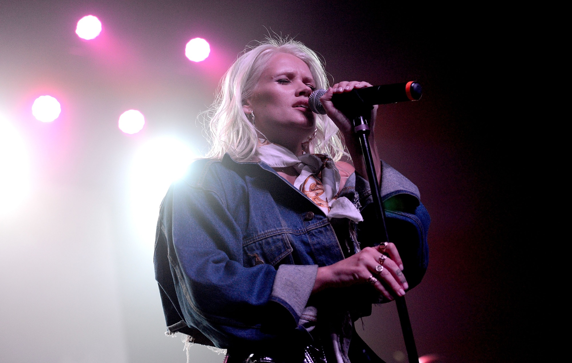 Singer Lauren Bennett