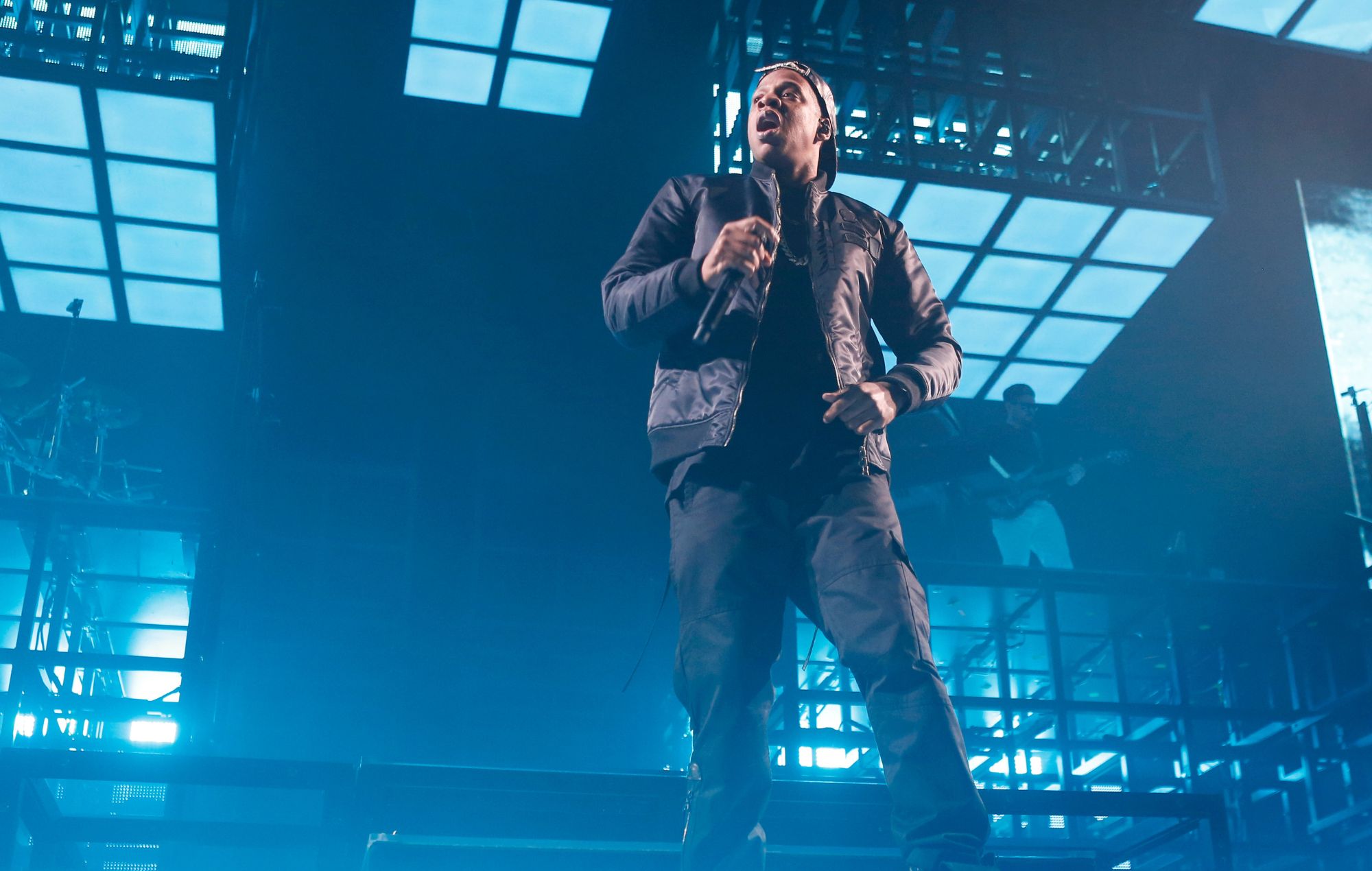 Jay Z performs live