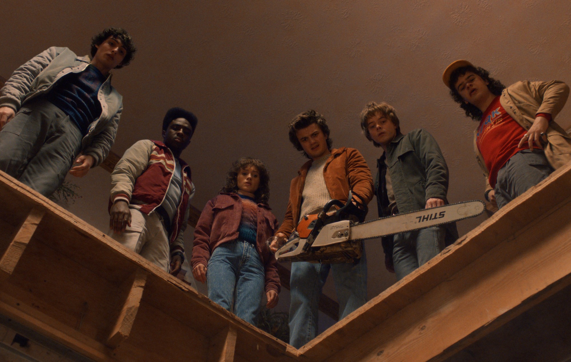 Finn Wolfhard, Caleb McLaughlin, Natalia Dyer, Joe Keery, Charlie Heaton, Gaten Matarazzo in 'Stranger Things' 