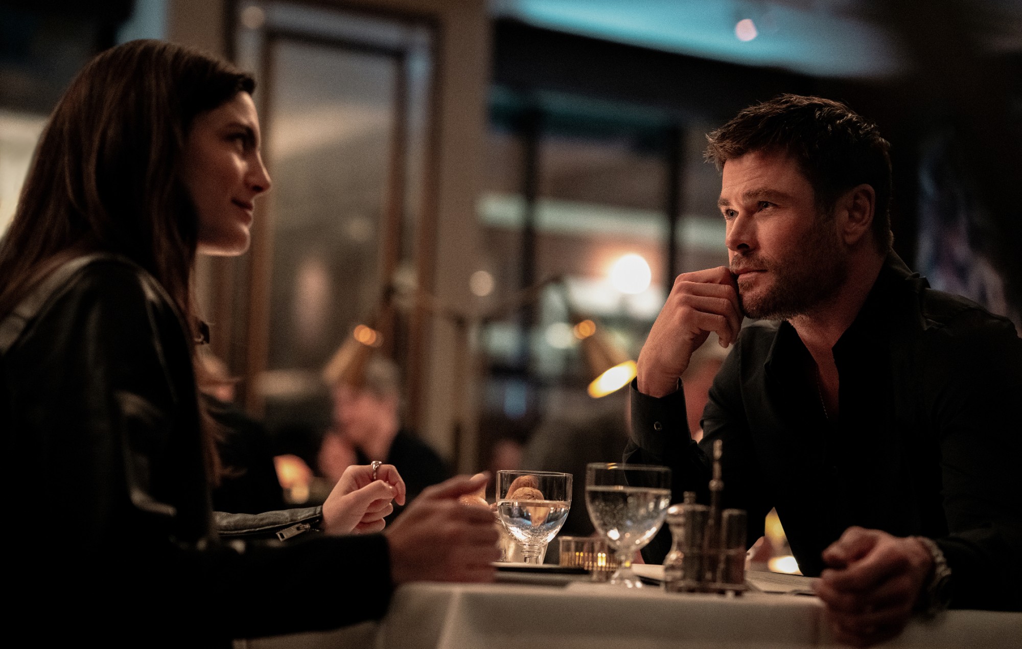 Mike and Maya in 'Crime 101'