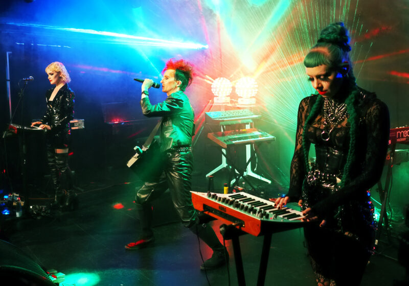 Ras Bolding and band performing at Klub Golem amid synthesizers and coloured lasers.